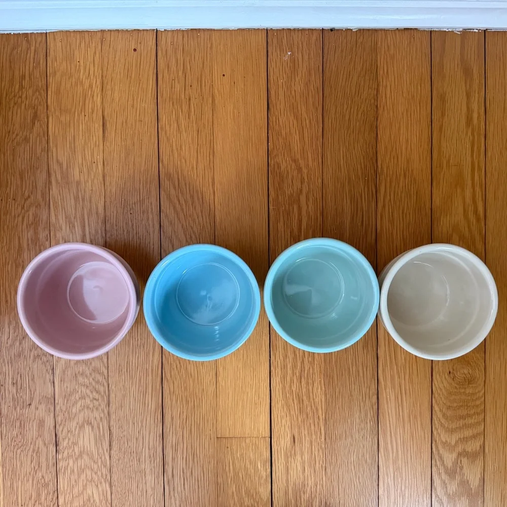 Set of 4 Pastel Removable Ceramic Bowls with Metal Holder